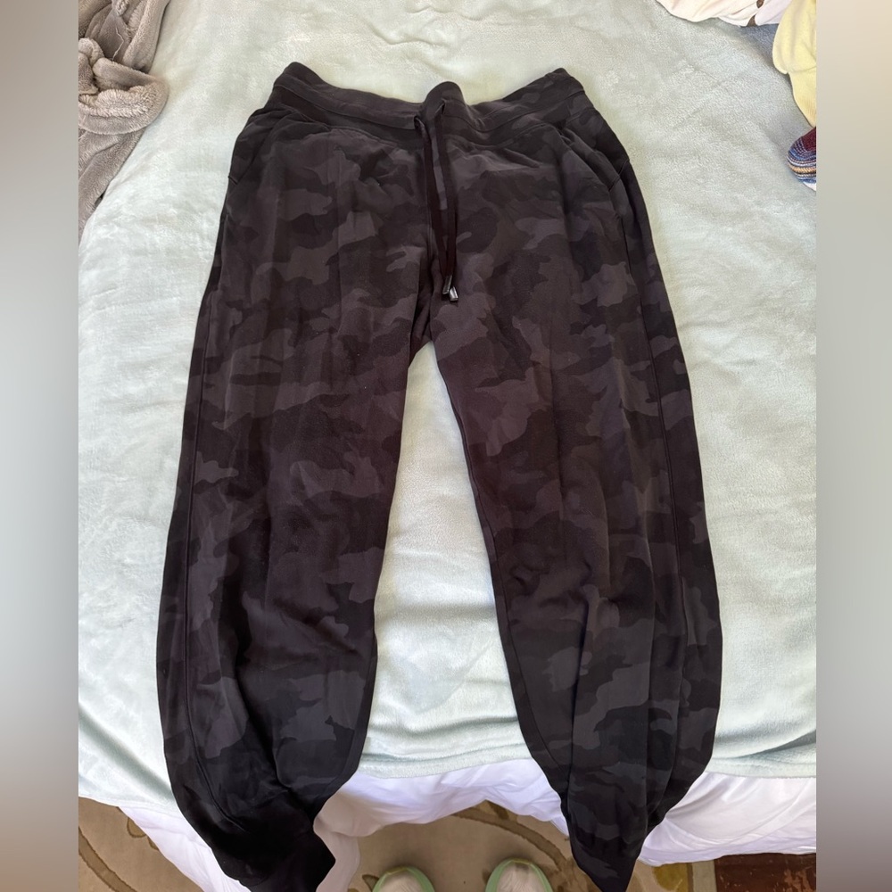Lulu Lemon size 8 r camp rulu joggers